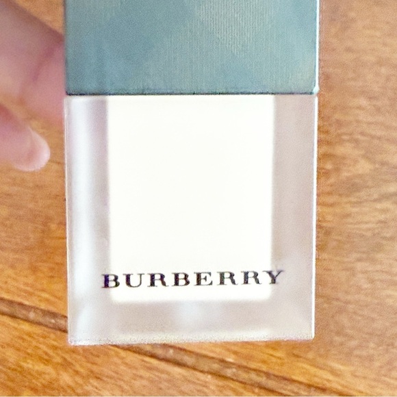 Burberry Sheer Foundation Luminous Fluid Foundation - Trench #11- 1oz porcelain - Picture 3 of 4